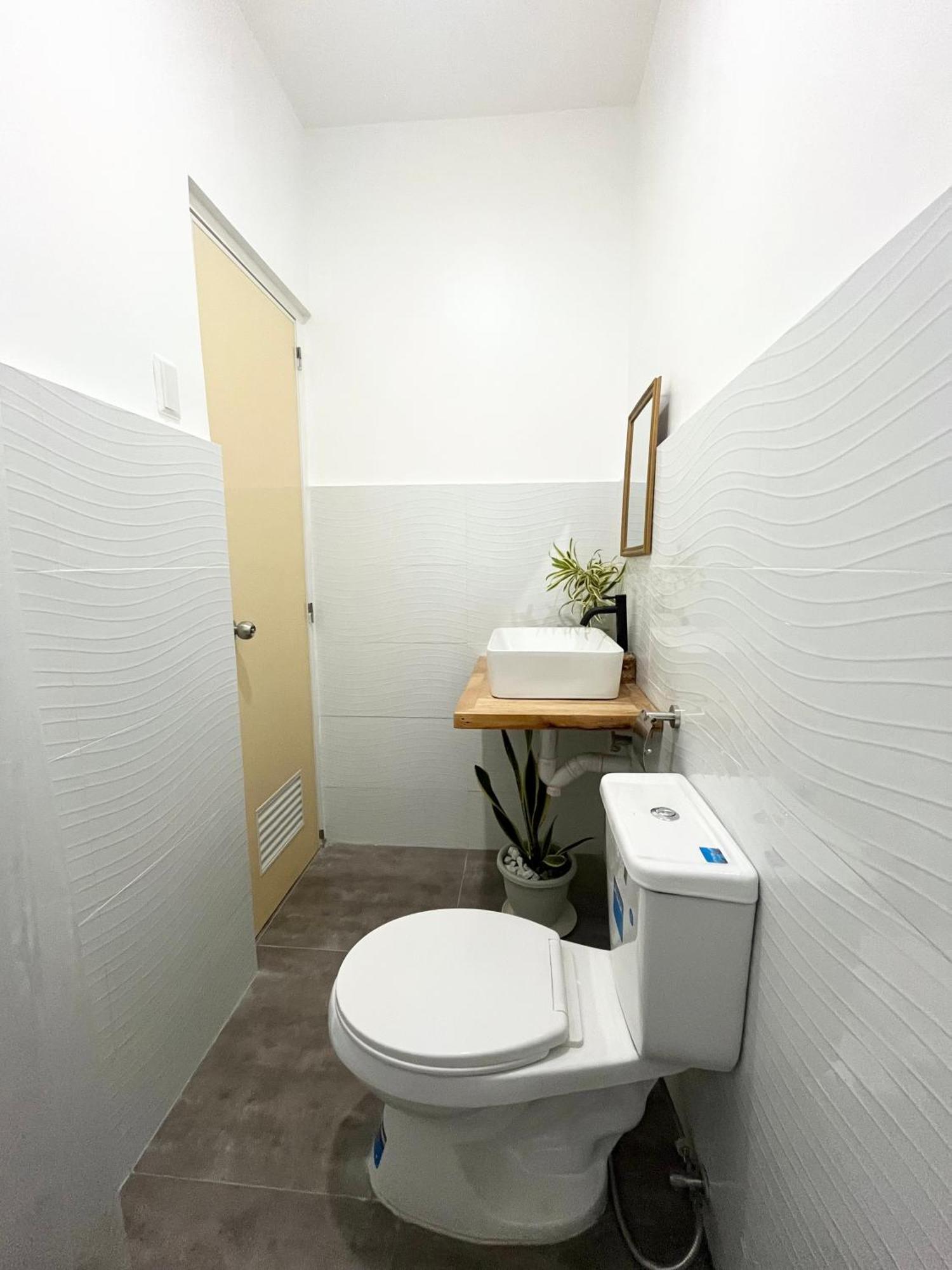 Sunnydale Apartelle -Room Accommodation Near Calatagan Beach Resorts Batangas Luaran gambar